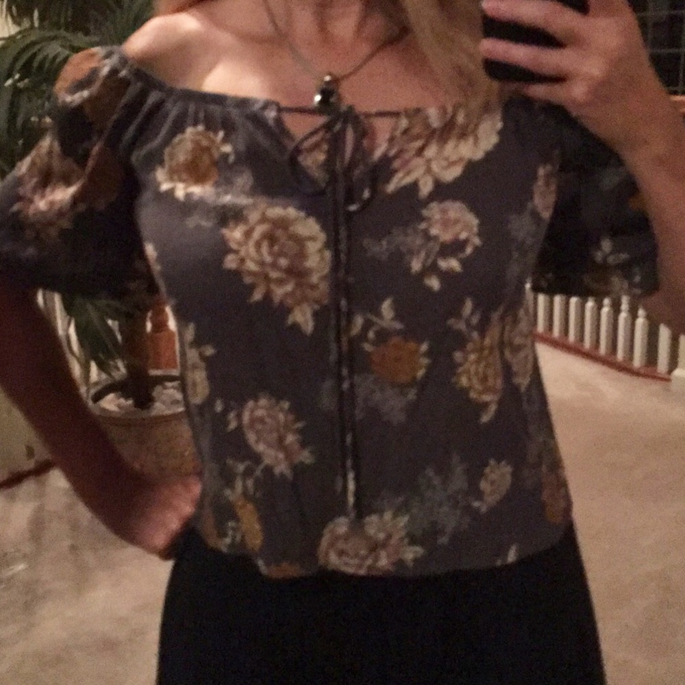 Boutique Top - Picture 4 of 5